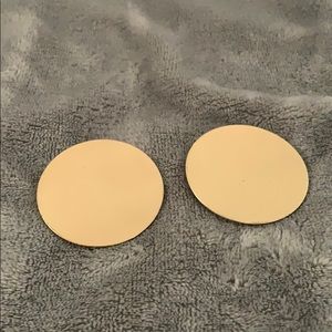 Stylish quarter size earrings